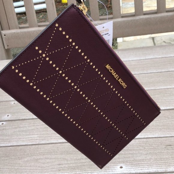 Authentic NWT Michael Kors perforated wristlet - Picture 6 of 6